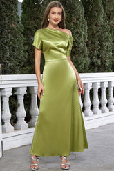 Satin-Matcha-Kleid mit kurzen Ärmeln